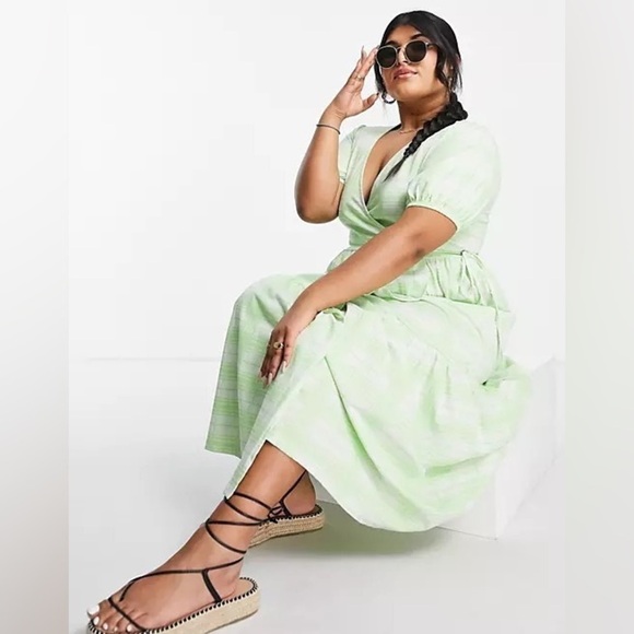 Asos Design Curve Green Tiered Wrap dress with puff sleeve size 12 - Picture 2 of 3